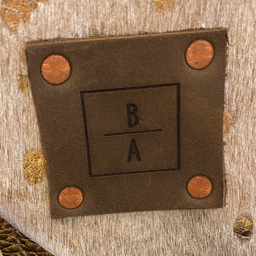 Elegant Gold and Brown Crossbody Bag - Picture 8 of 8